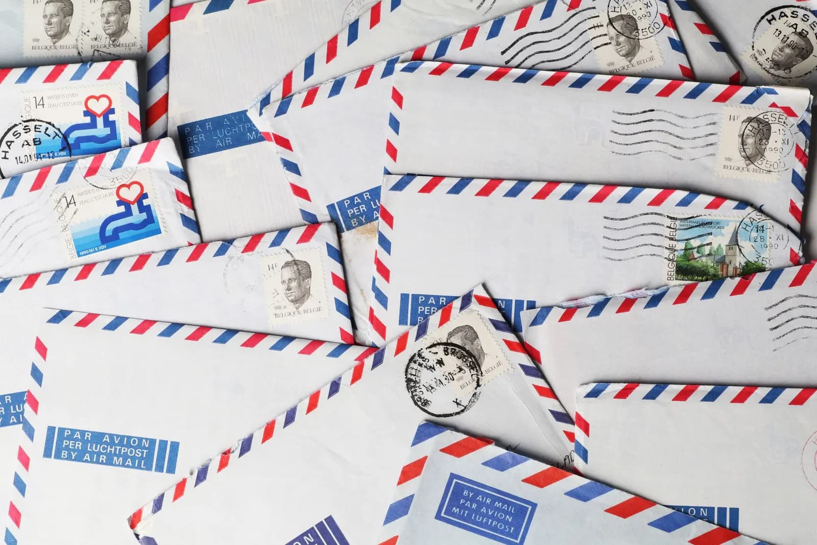 Umschläge mit Luftpoststreifen
